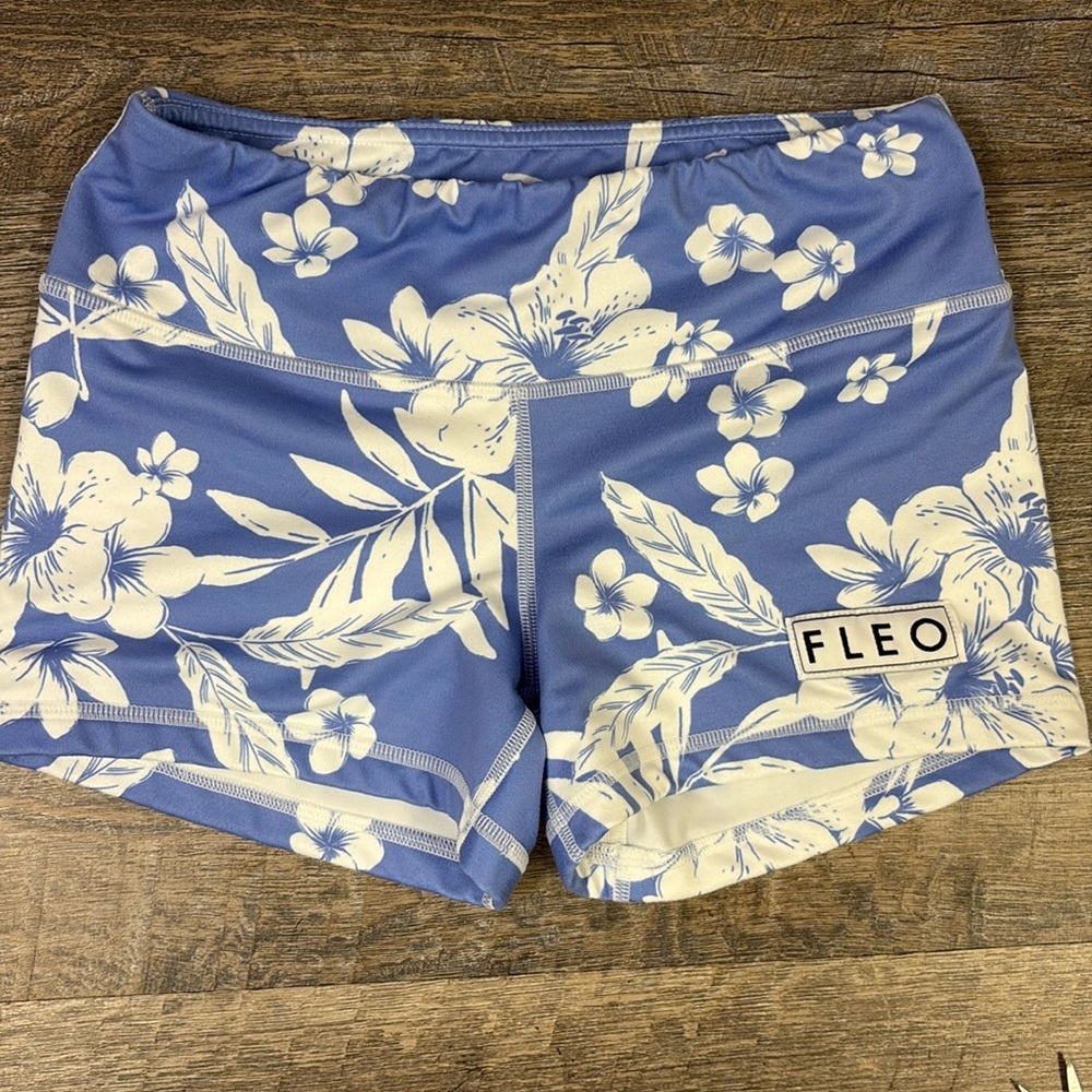 Fleo Hibiscus  Print Athletic Shorts Size Small